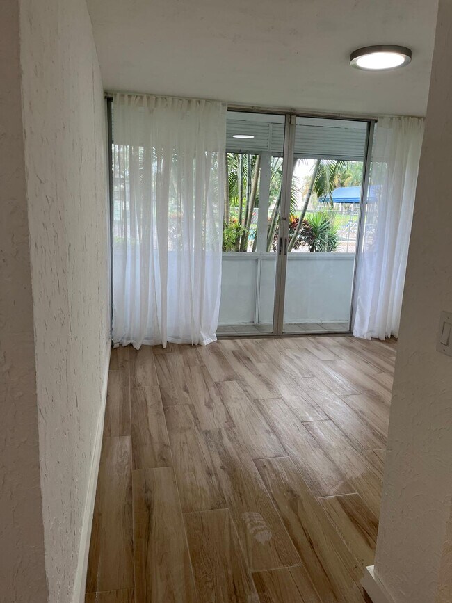 Foto del edificio - 9441 Live Oak Pl