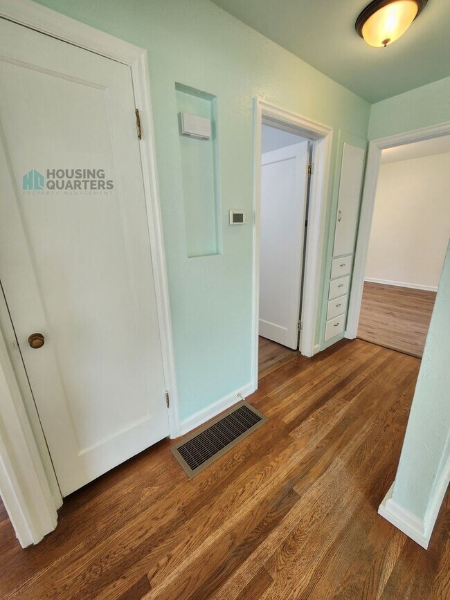 Building Photo - Come see if this is your next home! 2 bed, 1 bath, single-family home in Northwest Spokane!