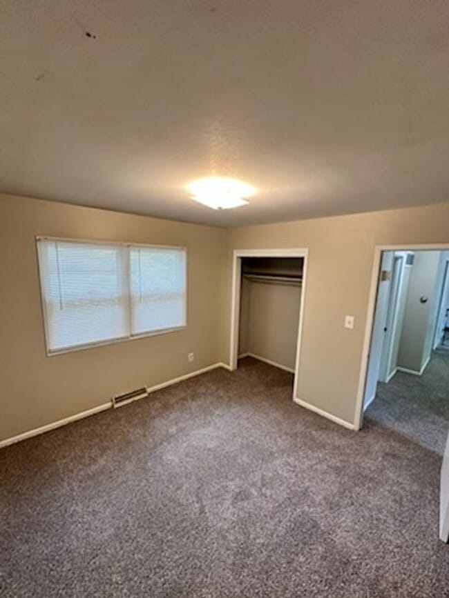 Building Photo - 8417 Grandview Ln