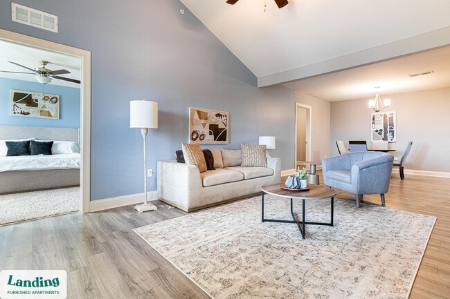 Building Photo - 305 Laredo Dr