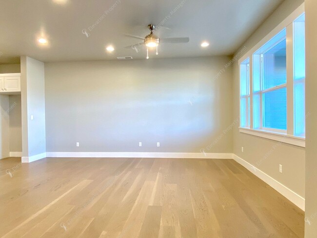 Building Photo - **BRAND NEW CONSTRUCTION** End unit 3BR - ...