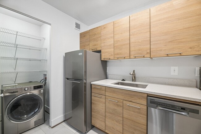 Foto del edificio - 2620 16th Street Apartments