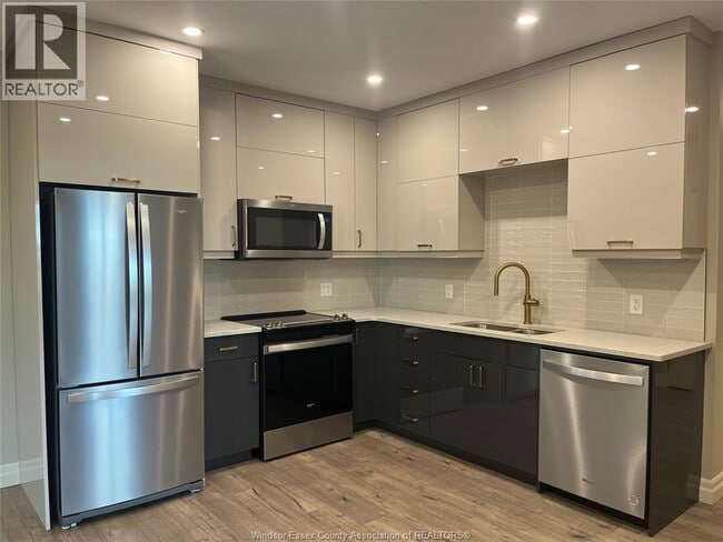 Building Photo - 531 Pelissier St