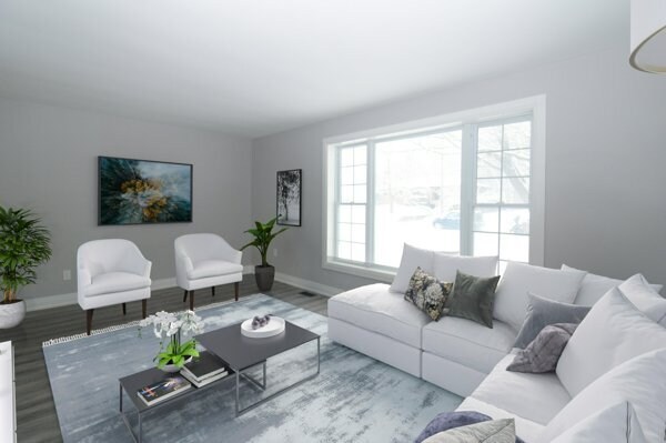 Photo du bâtiment - 3 Bedroom Main Floor Unit– All Utilities & Parking Included – $2,399/month