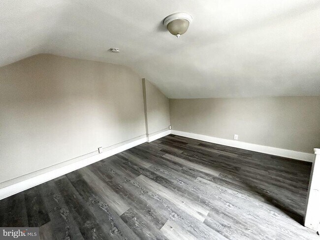 Building Photo - 301 Buttonwood St