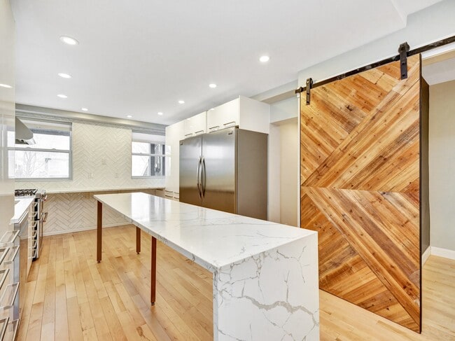 Building Photo - 135 Hinchey Av