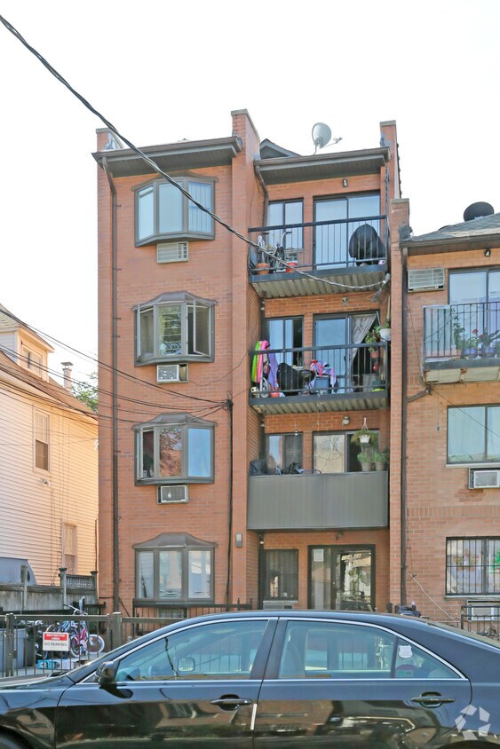 Building Photo - 10428 38th Ave