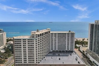 Building Photo - 2899 Collins Ave