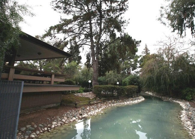 Foto del edificio - Cozy Condo in the Heart of Santa Clara.