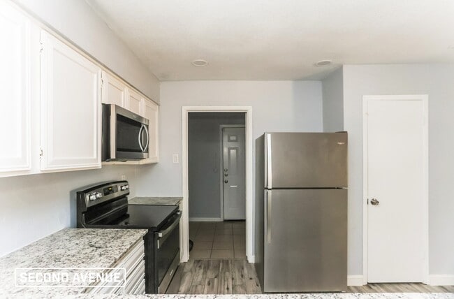 Building Photo - 1614 Hillwood Dr