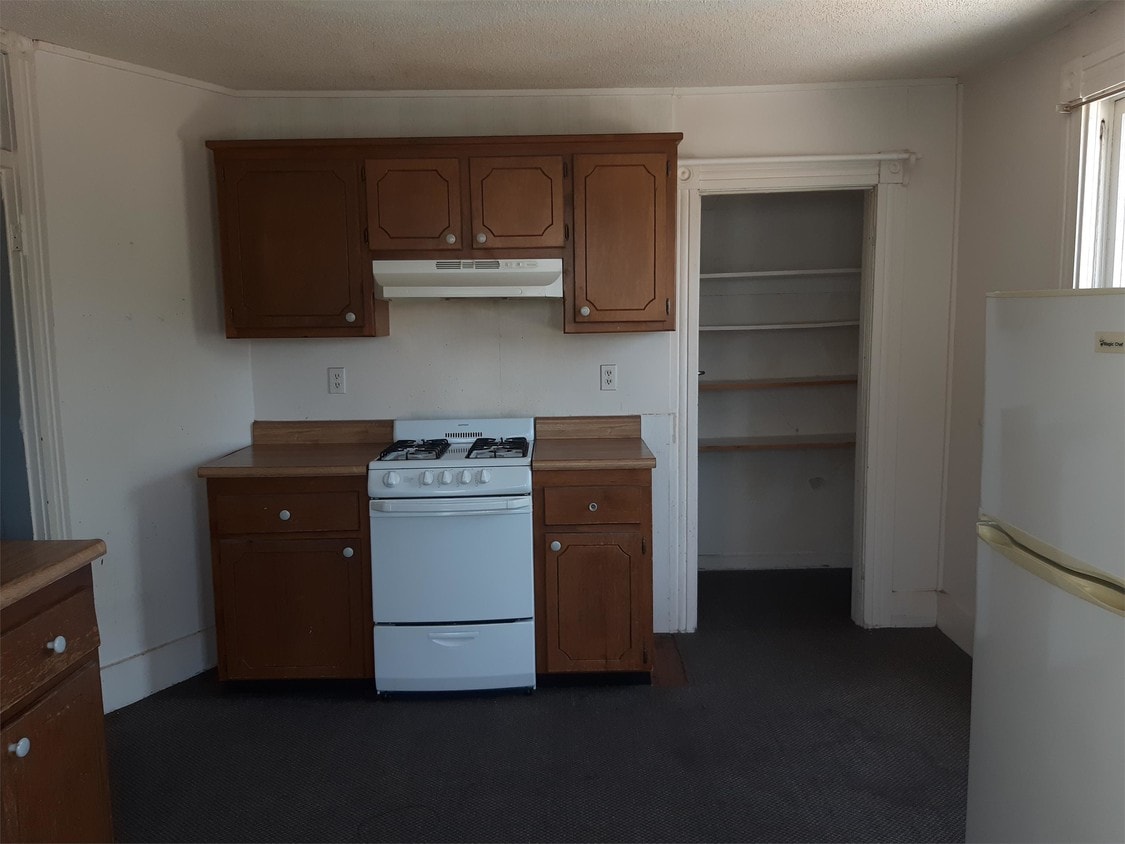 1126 Ohio St Unit 3, Lawrence, KS 66044 Room for Rent in Lawrence, KS