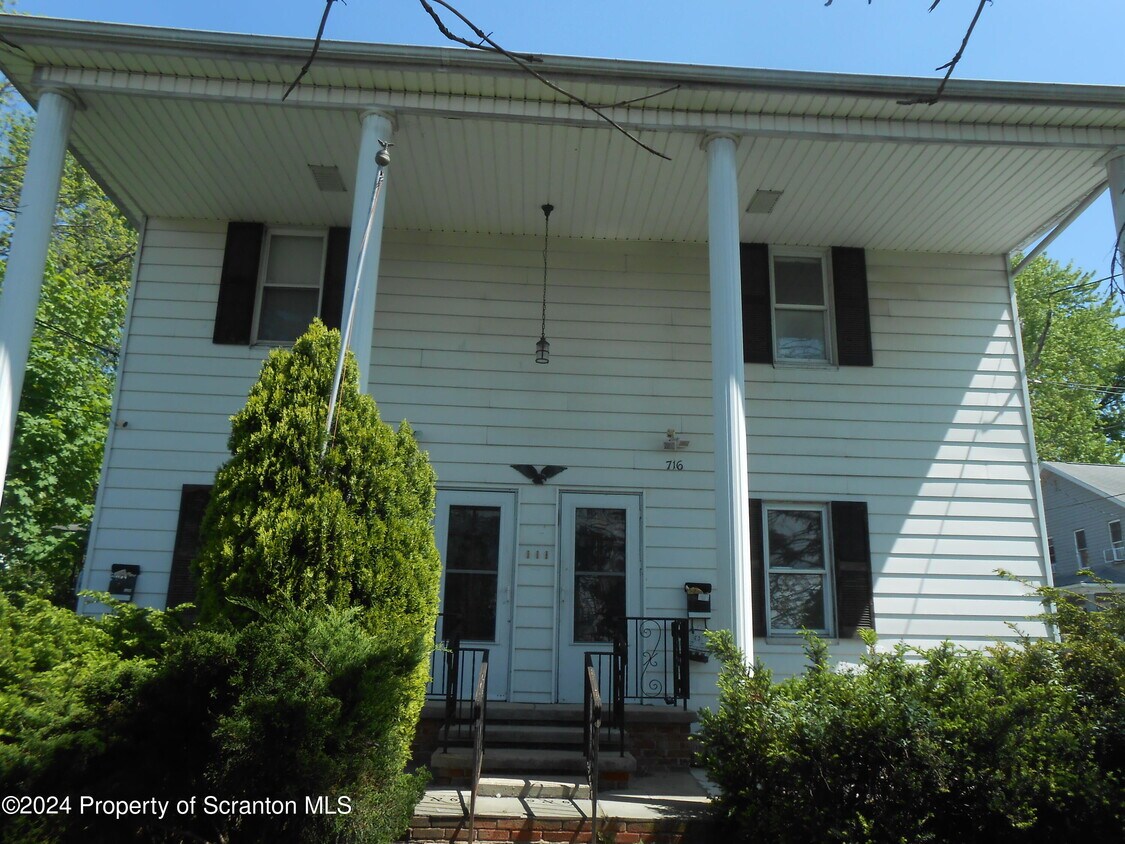 Primary Photo - 716-718-718 Landis St