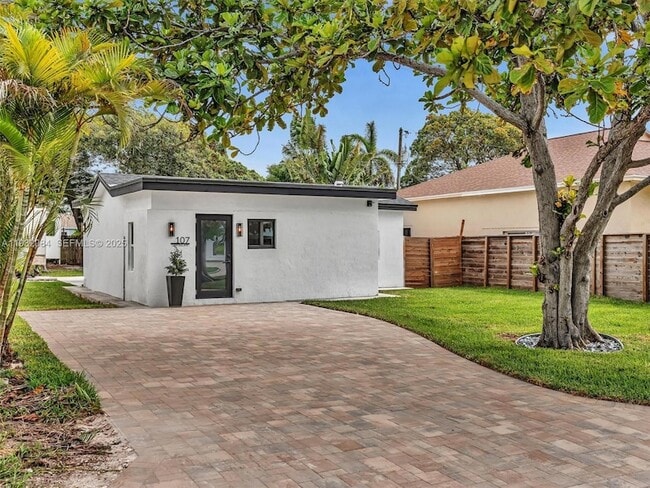 Photo - 107 Central Ave House