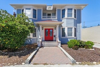 Building Photo - 826 Lincoln Ave