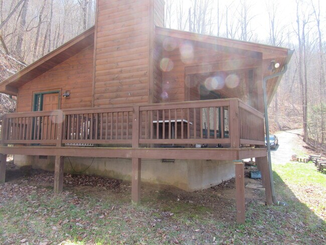 Foto del edificio - $1,200 - 2 Bedroom / 1 Bath Cabin in Tucka...