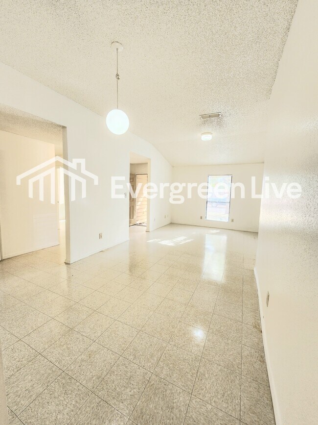 Building Photo - 2302 Sandia Ct