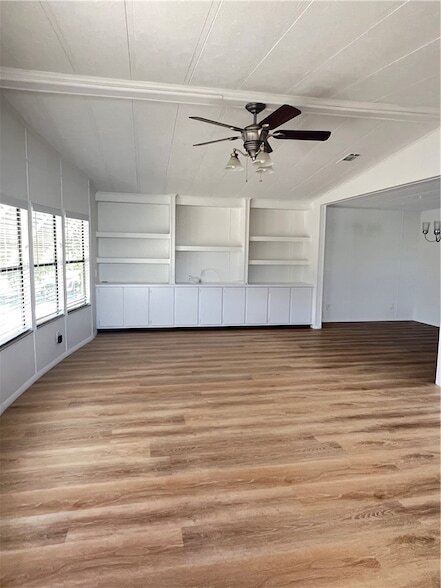 Building Photo - 812 Oleander Cir