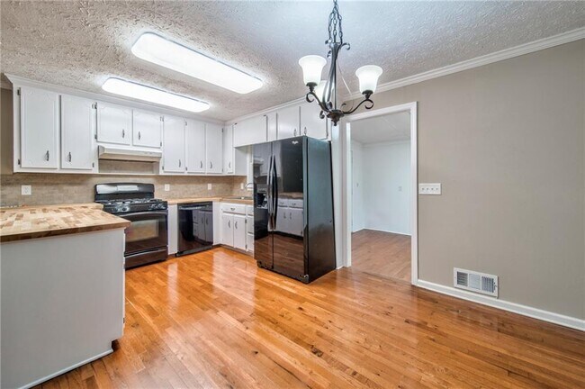 Foto del edificio - 216 Cedar Valley Ct