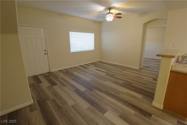 Building Photo - 7701 W Robindale Rd