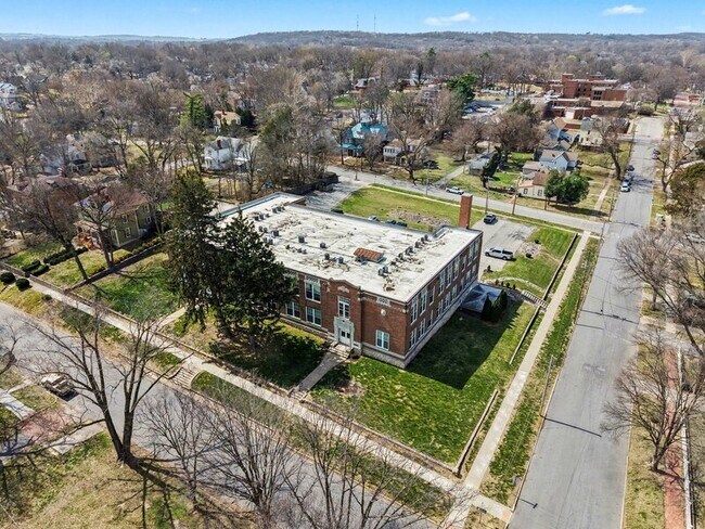 Foto del edificio - 1100 3rd Ave