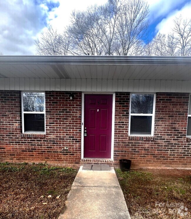 Building Photo - 412 Killian Ave