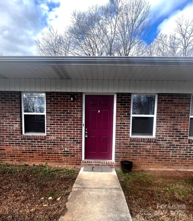 Primary Photo - 412 Killian Ave