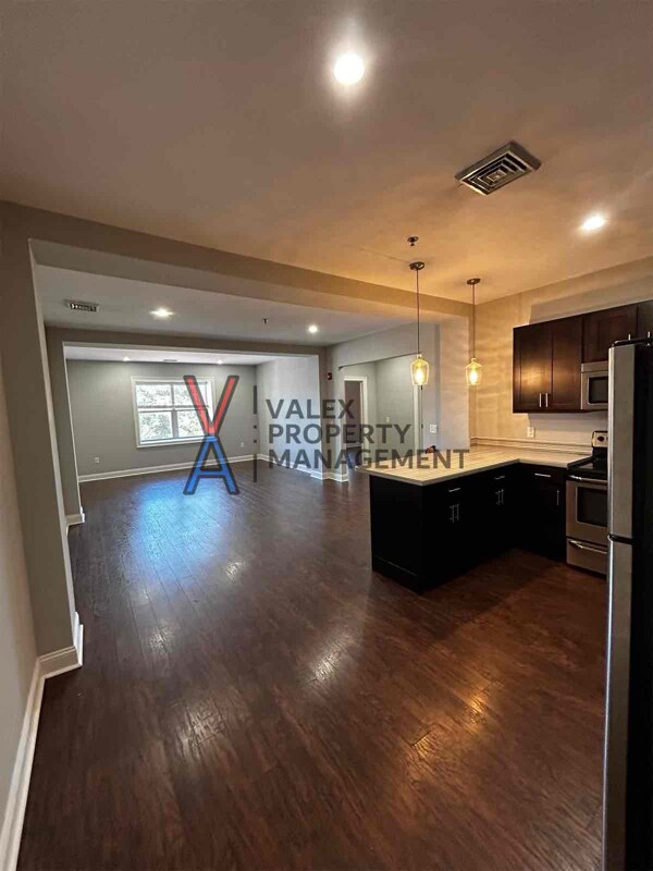 Building Photo - 970 Ridge Ave