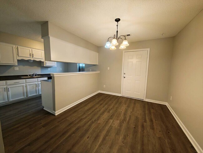 Foto del edificio - Very Nice Newly Rehabbed Home in Raleigh - Open To Section 8