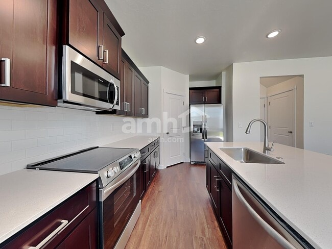 Building Photo - 1432 N Garnet Creek Ave