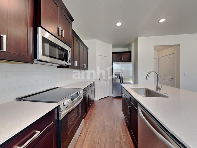 Foto del edificio - 1432 N Garnet Creek Ave