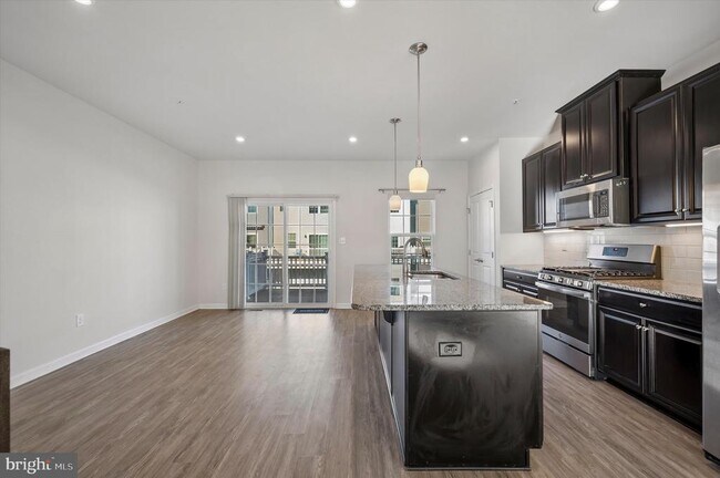 Building Photo - 214 Bamboo Dr