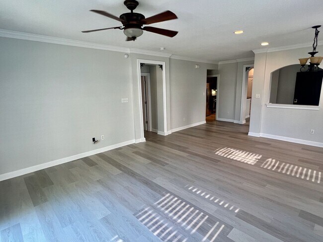 Building Photo - New Flooring and Paint! Updated 2BR Condo ...