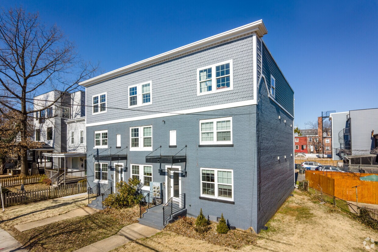 Primary Photo - 716-718 Jackson St NE