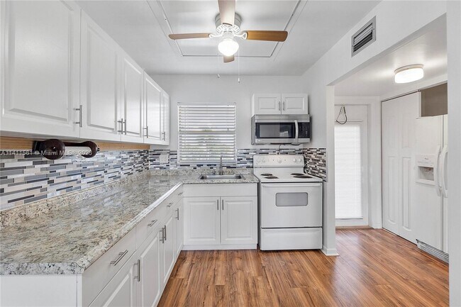 Building Photo - 8350 Sunrise Lakes Blvd
