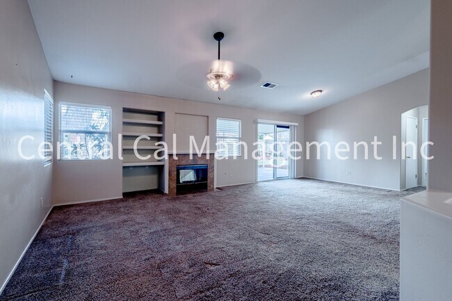 Foto del edificio - 3 Bedroom/2 Bath Home in Desired Riverlakes Community - $2450 per month!