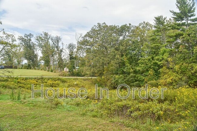 Building Photo - 134 Goldview Rd