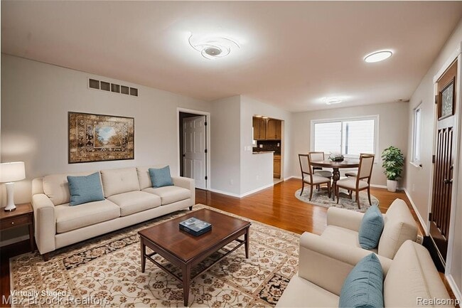 Building Photo - 5528 Sunnycrest Dr