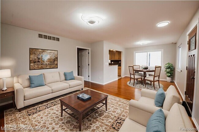 Foto del edificio - 5528 Sunnycrest Dr