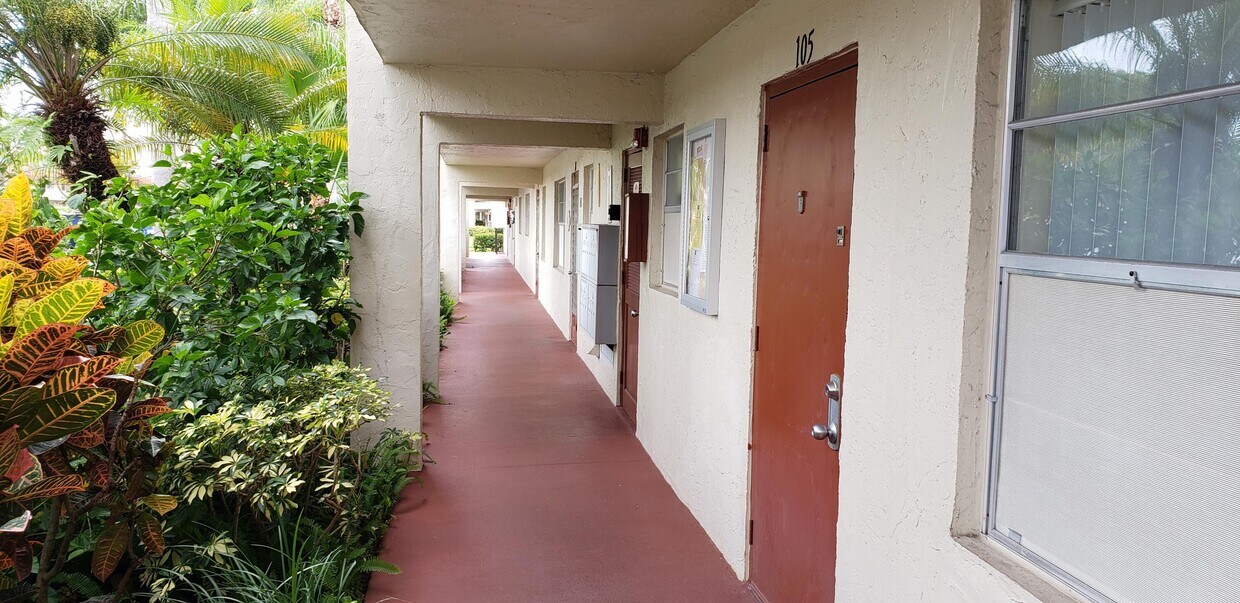 6 Abbey Ln Unit 105, Delray Beach, FL 33446 Condo for Rent in Delray