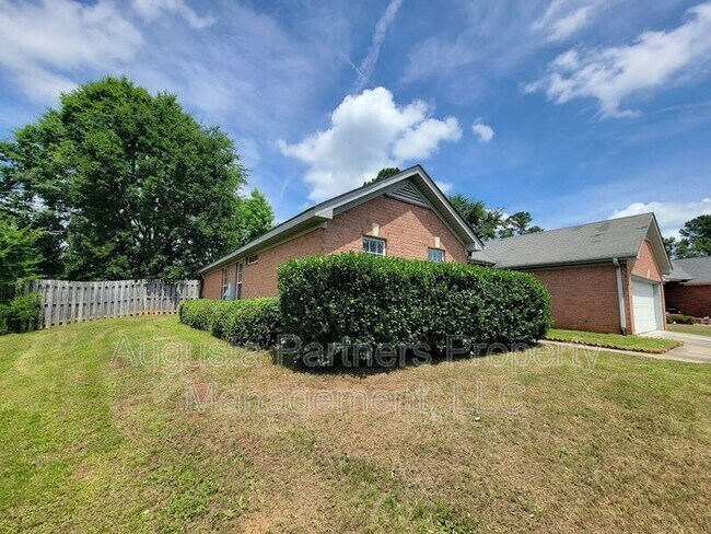 Foto del edificio - 4740 Waltons Cir