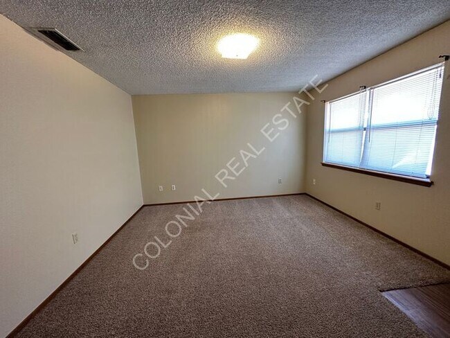 Foto del edificio - 1 bed 1 bath apartment w/ On site laundry ...