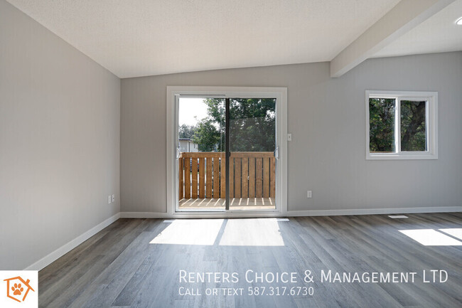 Building Photo - Completely Renovated Townhouse in Brooks C...