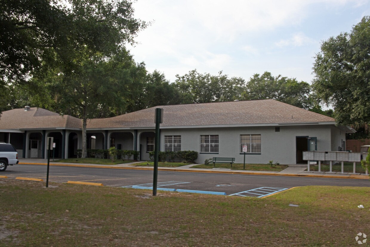 Foto del edificio - Westside Village Apartments