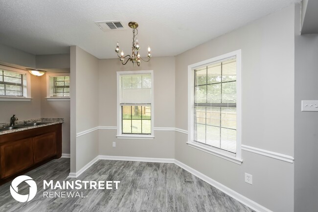 Foto del edificio - 6580 Silver Oak Cove