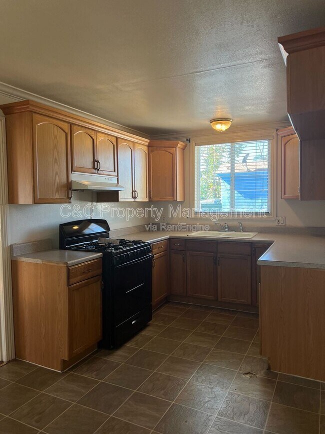 Foto del edificio - 379 E 16th St