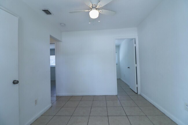 Foto del edificio - 1960 SW 41st Ave