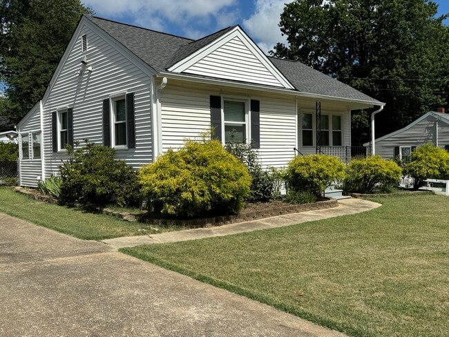 Building Photo - 2712 Layden St
