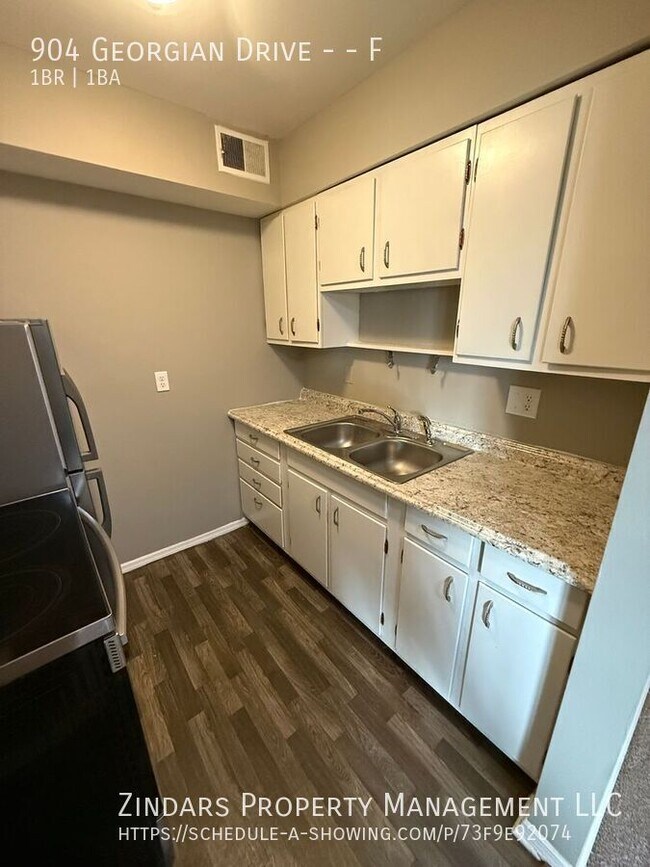 Foto del edificio - 904 Georgian Dr