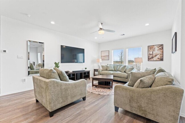 Foto del edificio - 3033 Emerald Ocean Dr