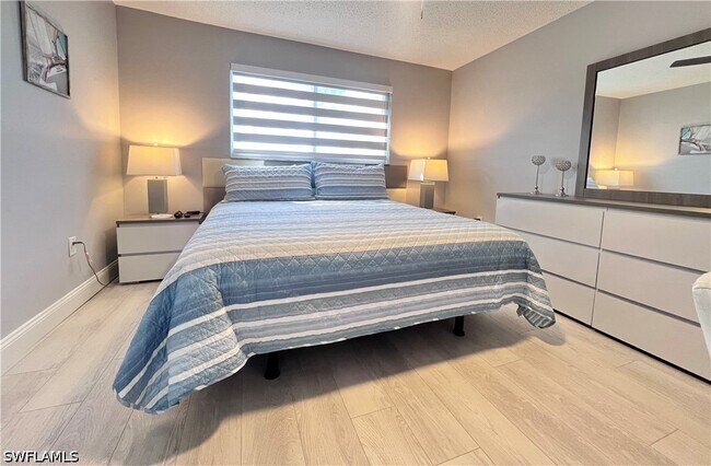 Foto del edificio - 400 Forest Lakes Blvd
